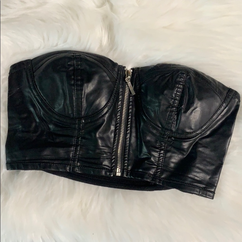 Gorgeous leather bikini top! 🖤🖤